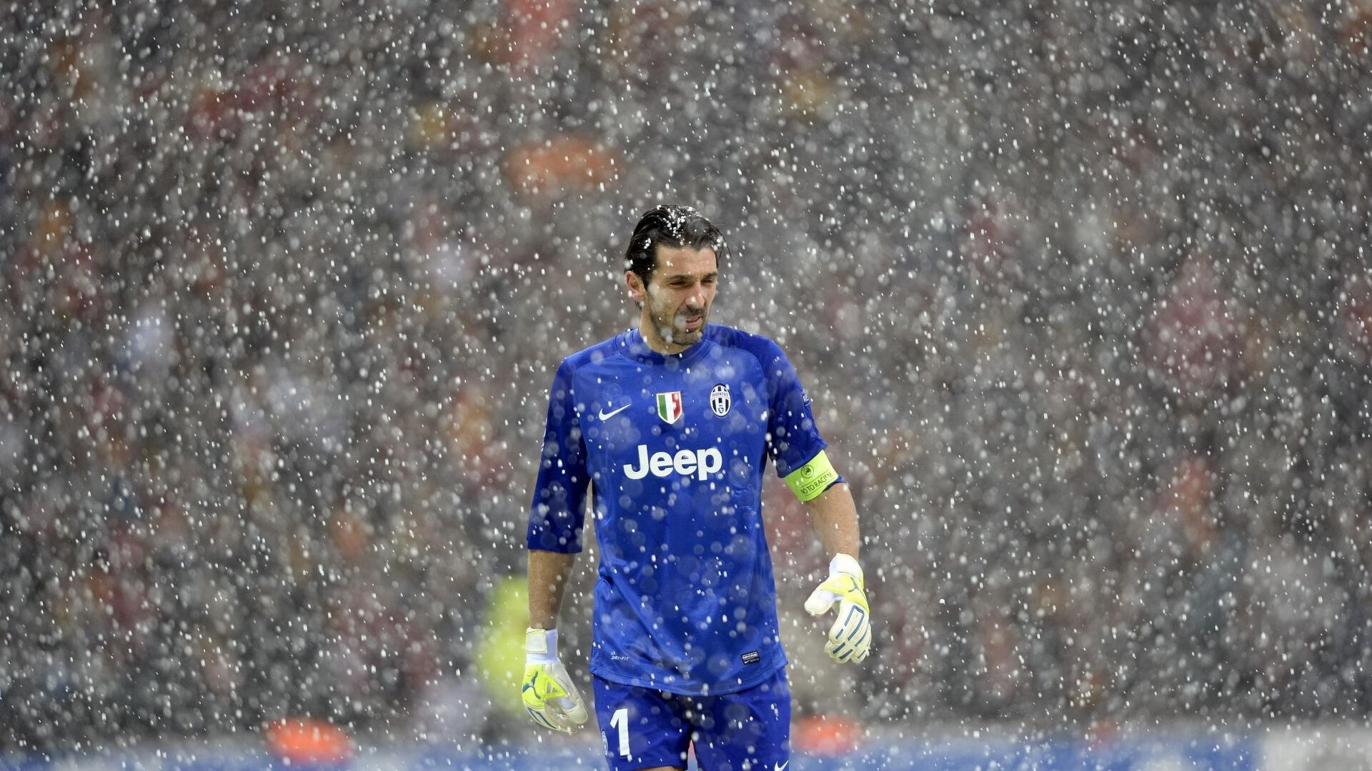 山东鲁能主场大捷，积分榜前三位置牢固，山东鲁能现场